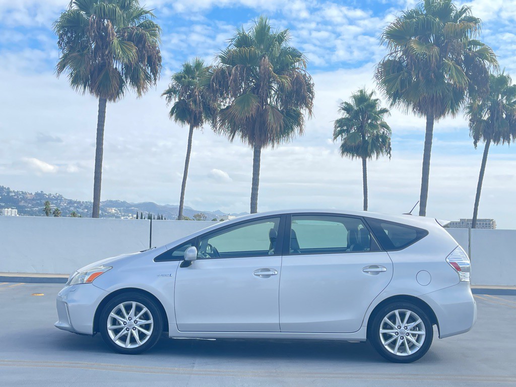 2013 Toyota Prius Image 17