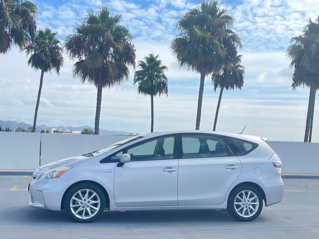 2013 Toyota Prius Image 18