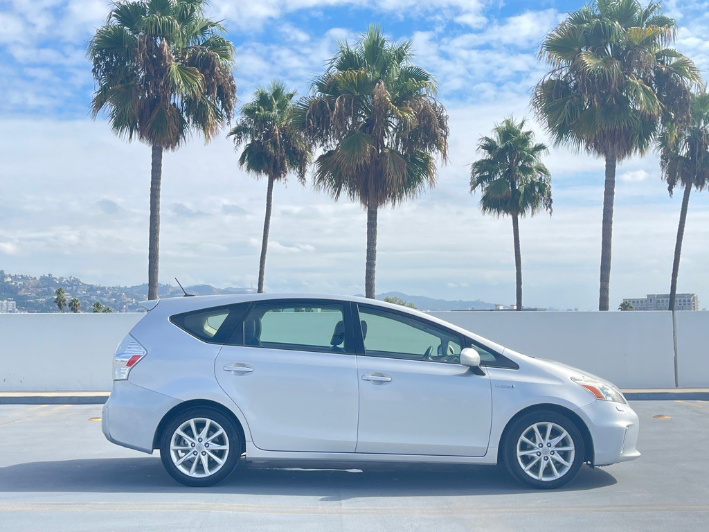 2013 Toyota Prius Image 27