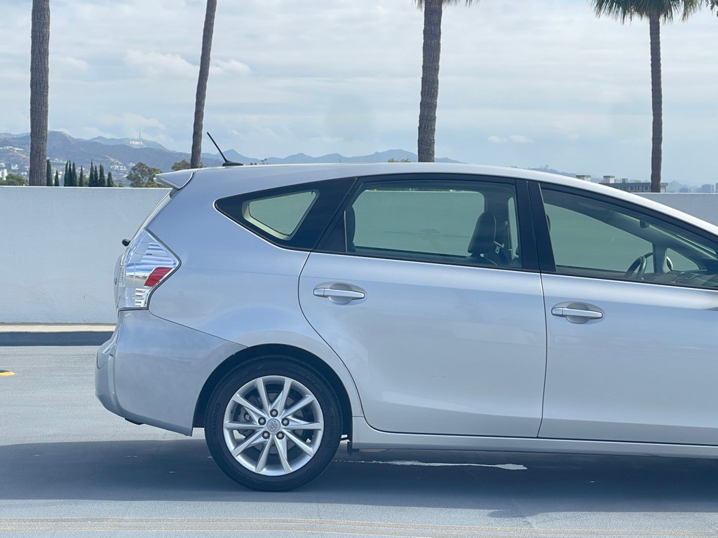 2013 Toyota Prius Image 29
