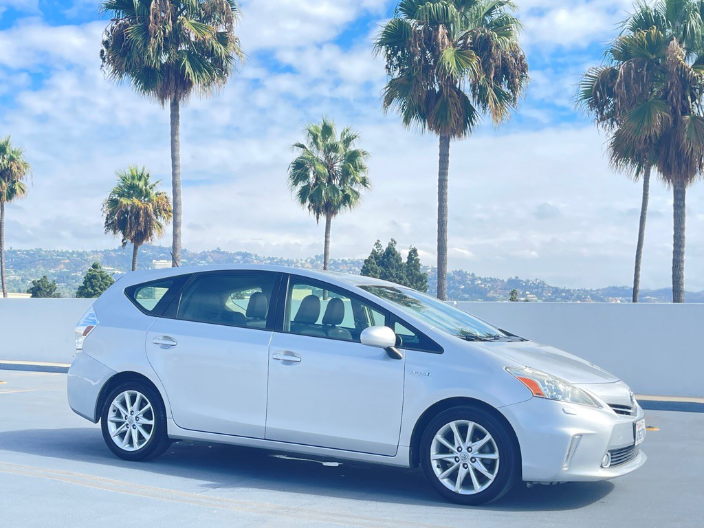 2013 Toyota Prius Image 35