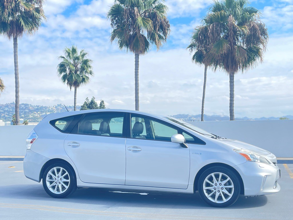 2013 Toyota Prius Image 36