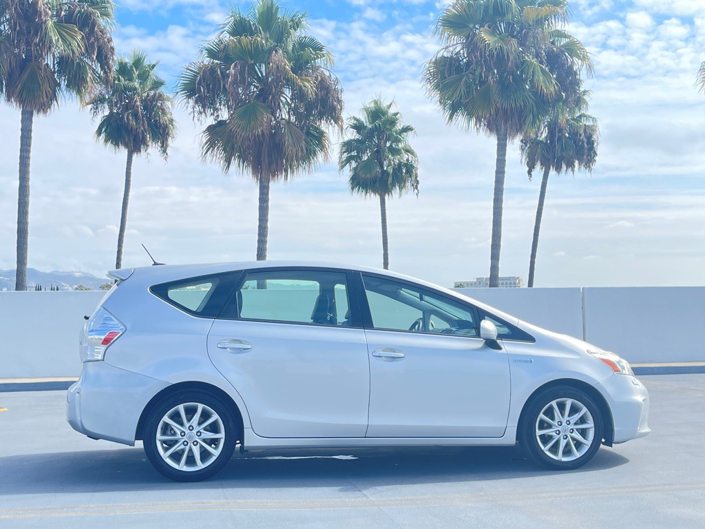 2013 Toyota Prius Image 37