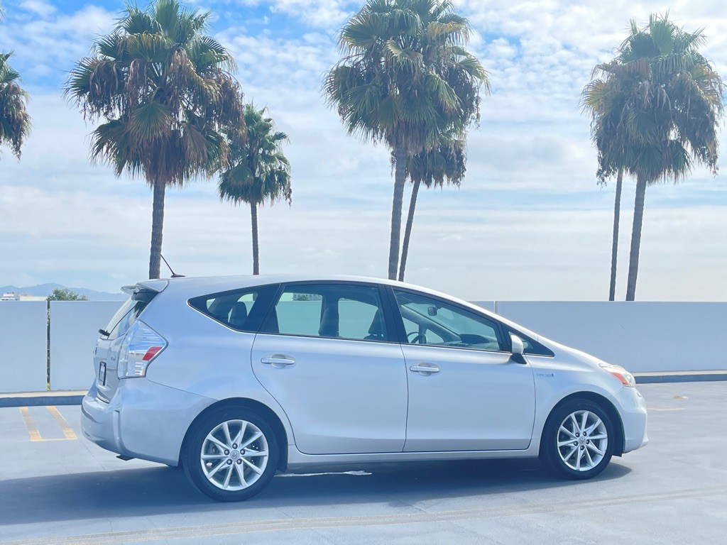 2013 Toyota Prius Image 38
