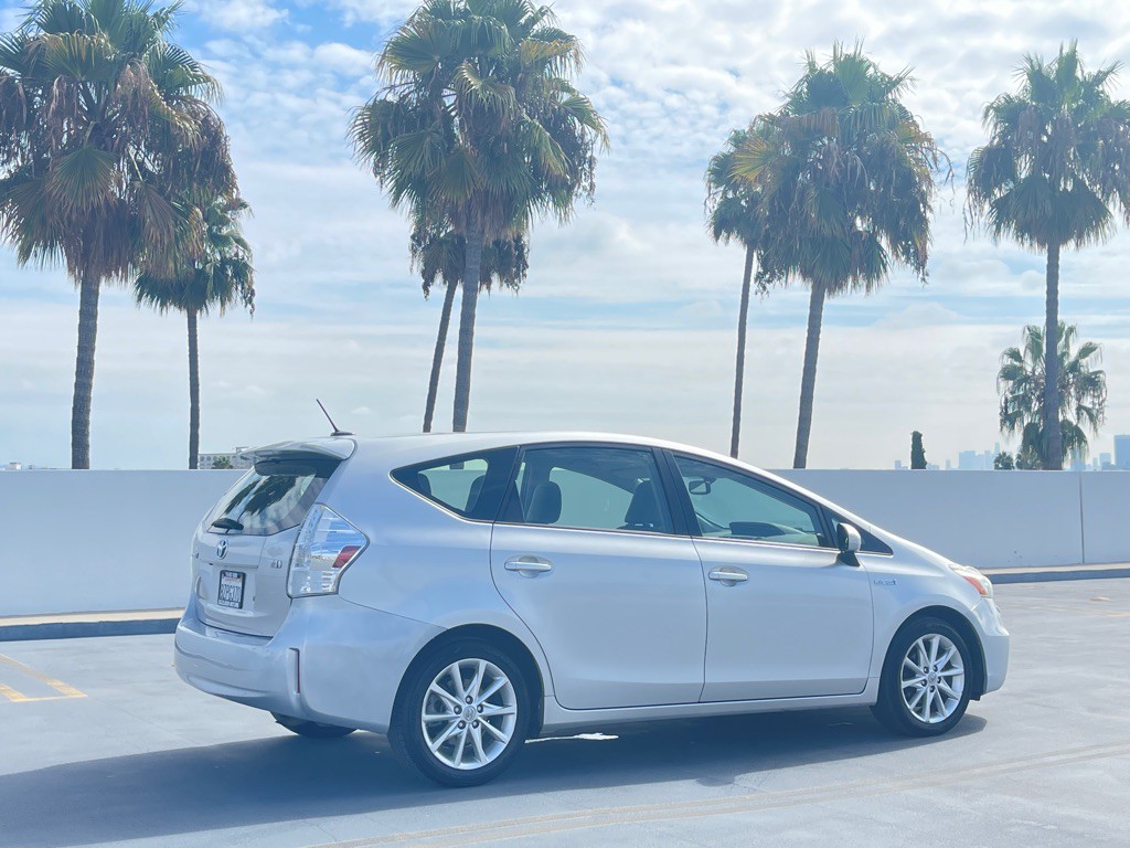 2013 Toyota Prius Image 39