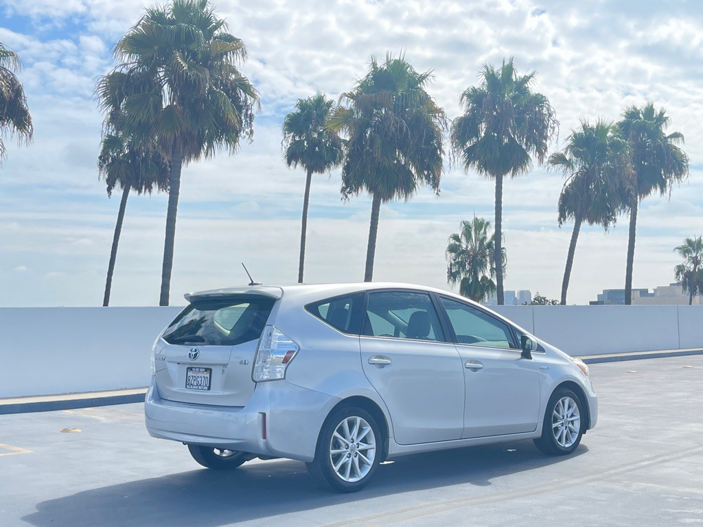 2013 Toyota Prius Image 40
