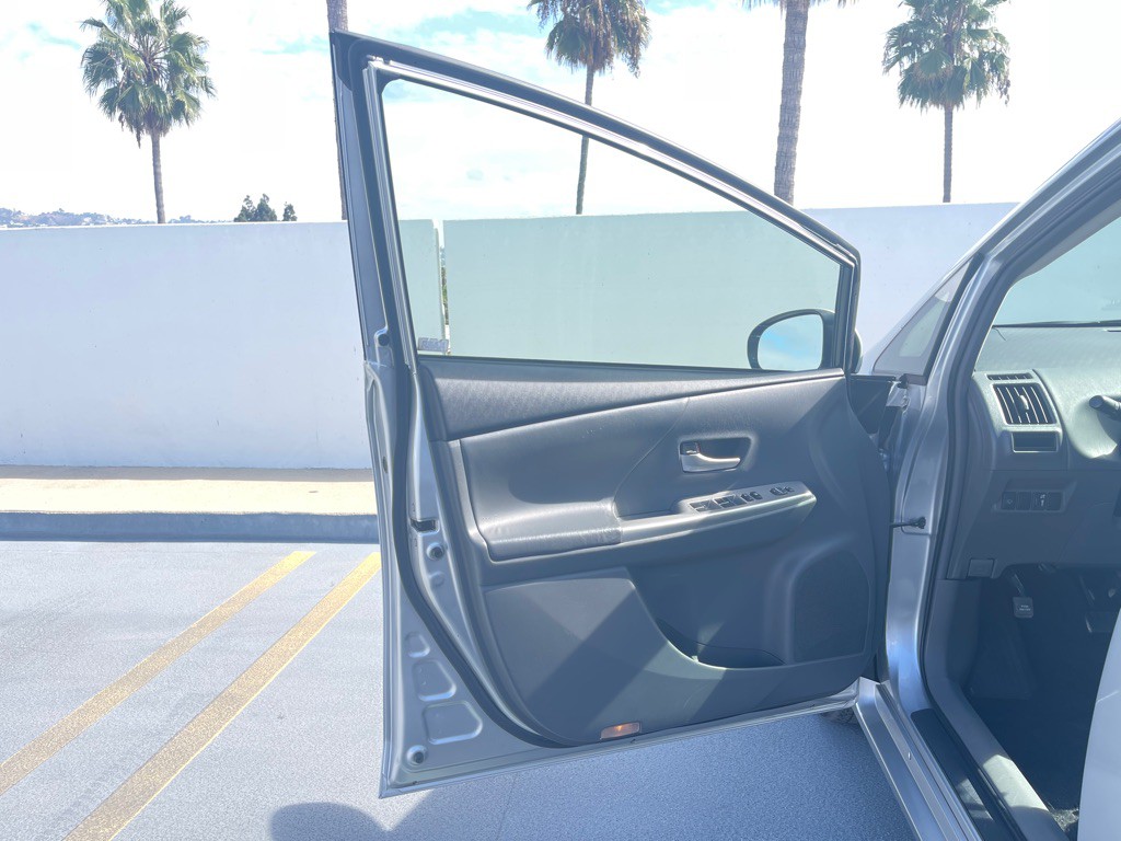 2013 Toyota Prius Image 60
