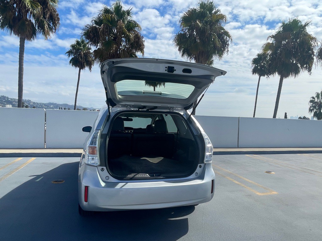 2013 Toyota Prius Image 100