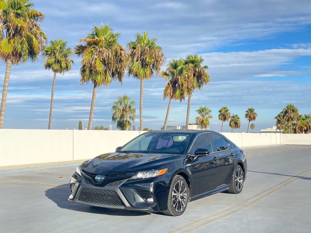 2020 Toyota Camry Image 2