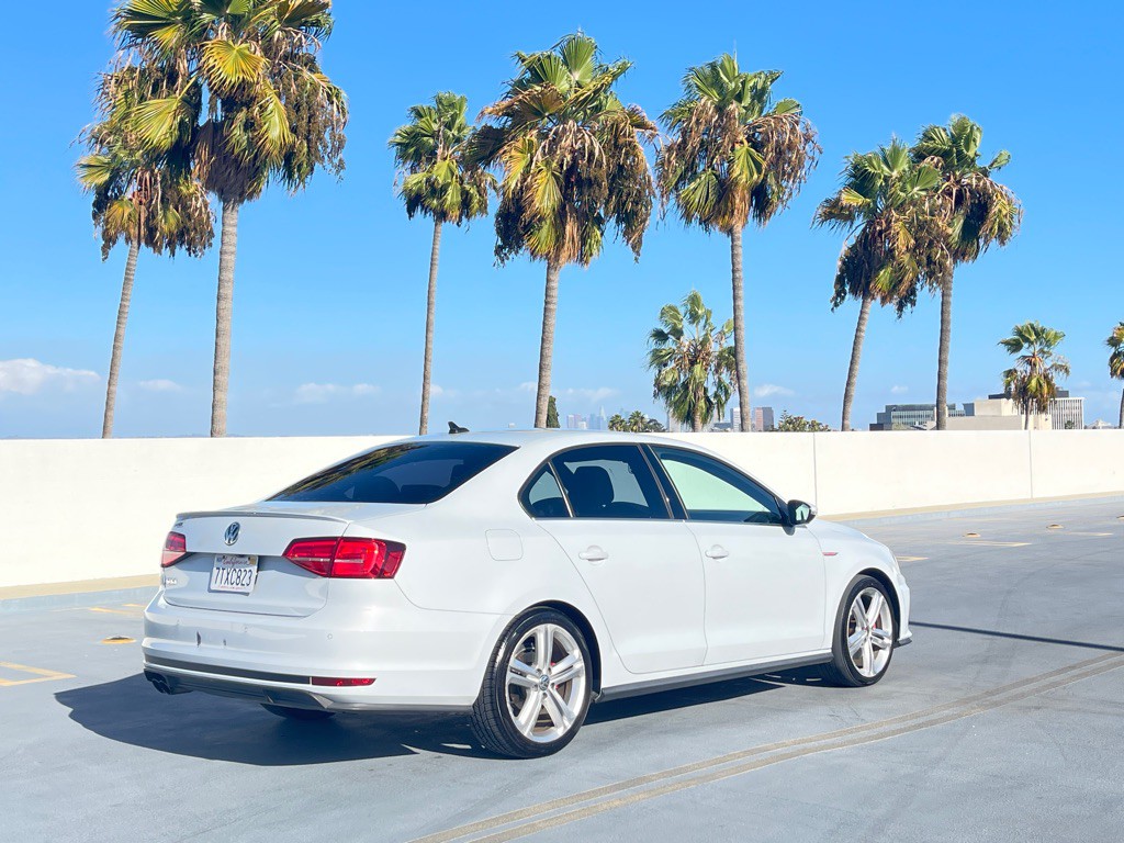 2017 Volkswagen Jetta Image 2