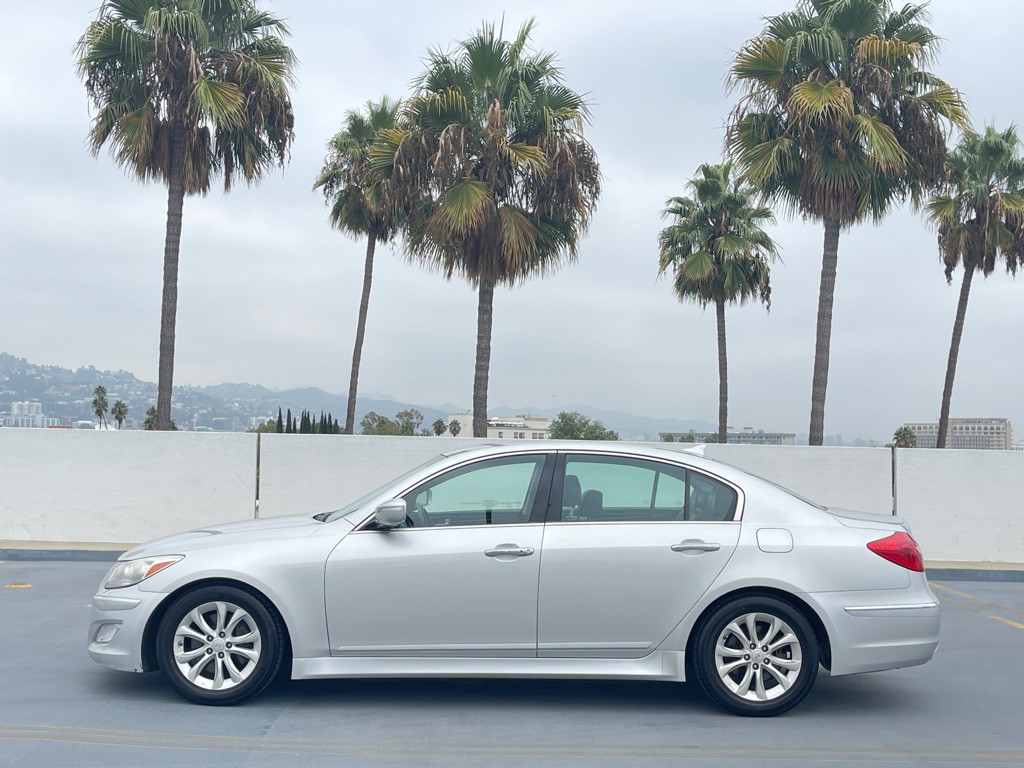 2012 Hyundai Genesis Image 4