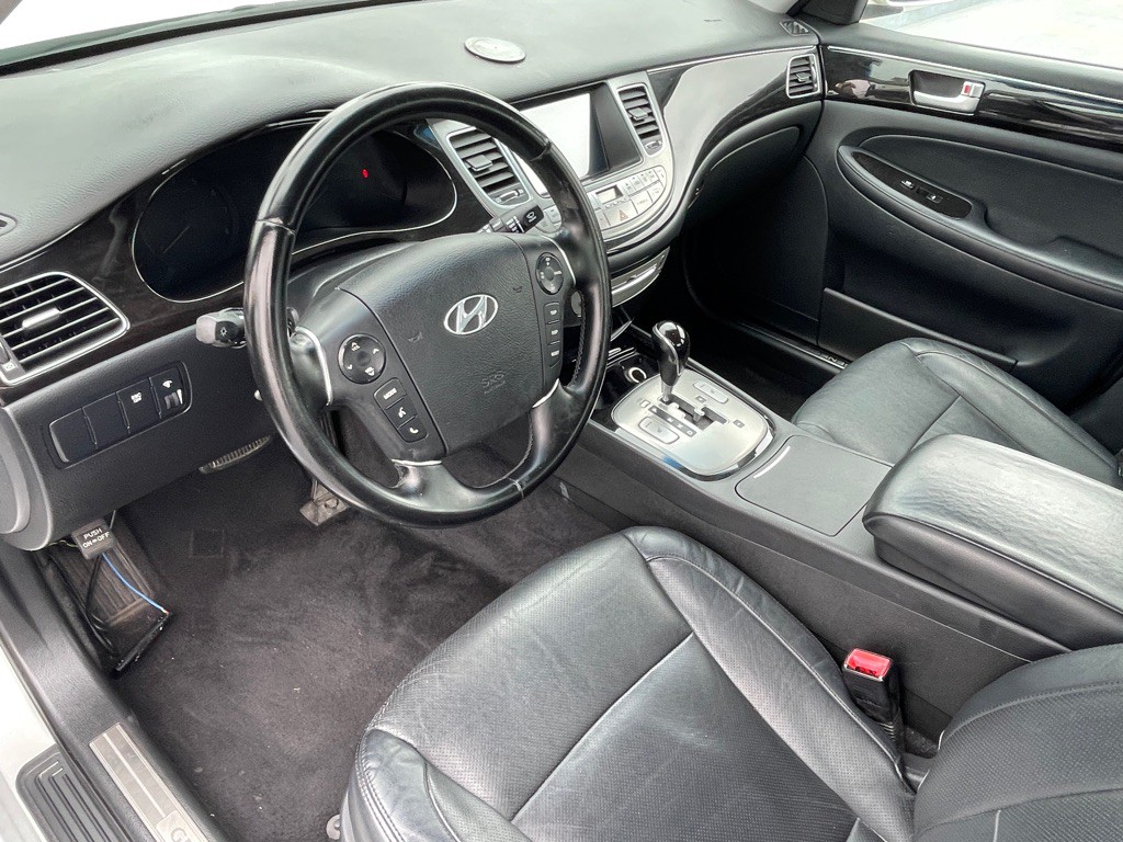 2012 Hyundai Genesis Image 5