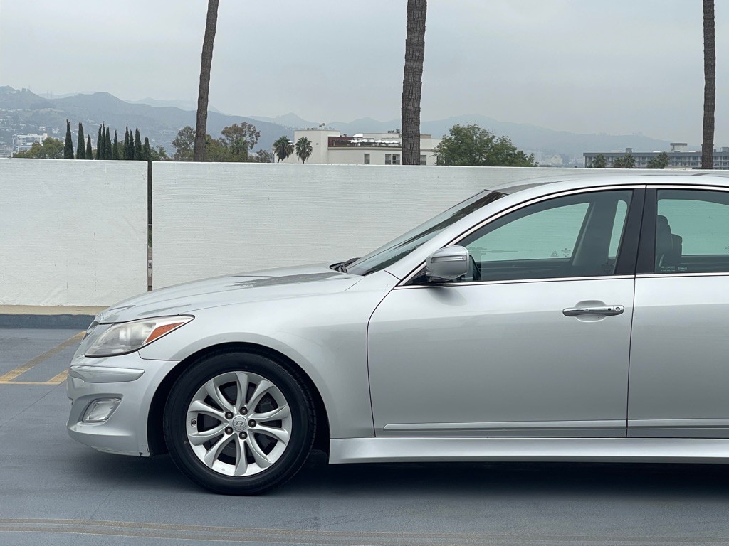 2012 Hyundai Genesis Image 7
