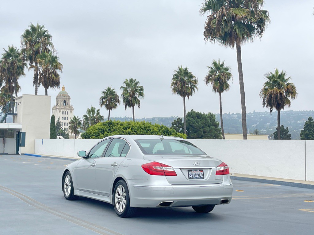 2012 Hyundai Genesis Image 11