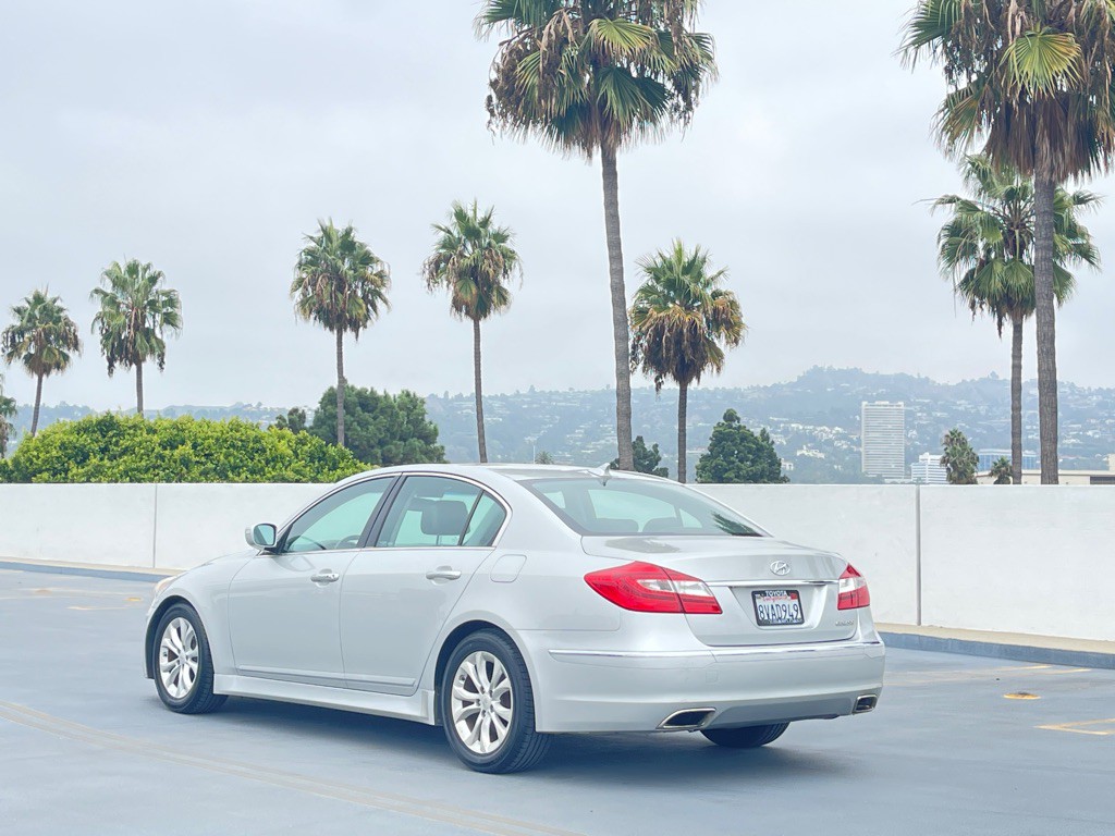 2012 Hyundai Genesis Image 12