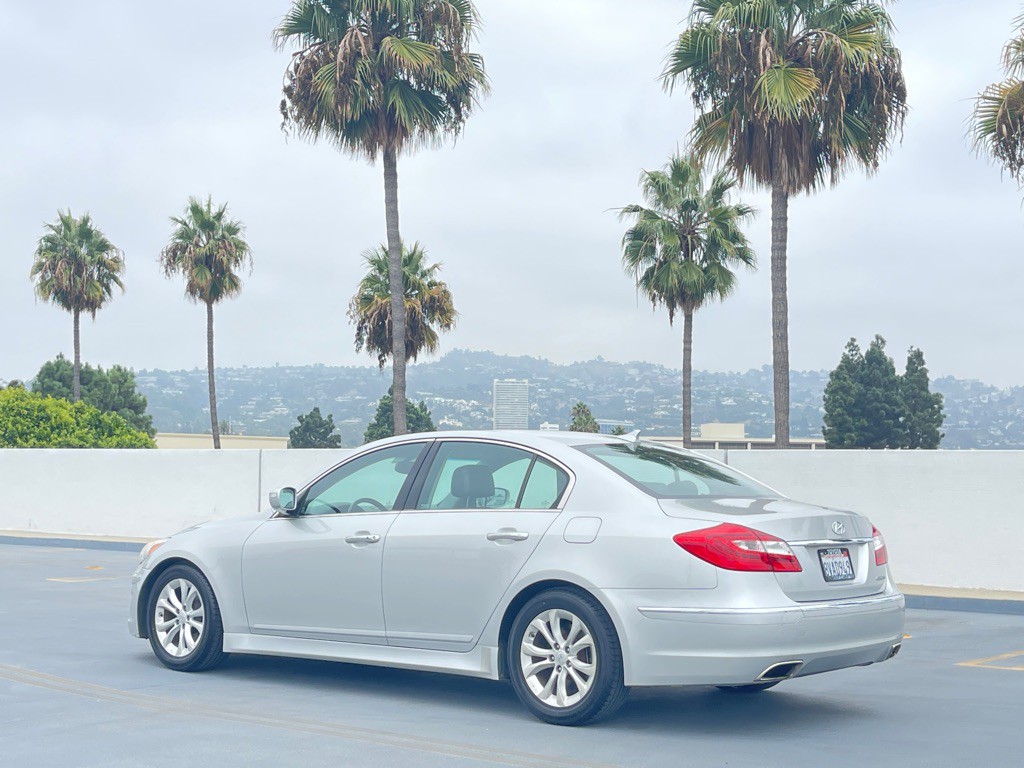 2012 Hyundai Genesis Image 13