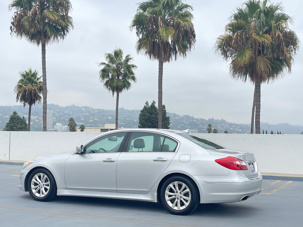 2012 Hyundai Genesis Image 14