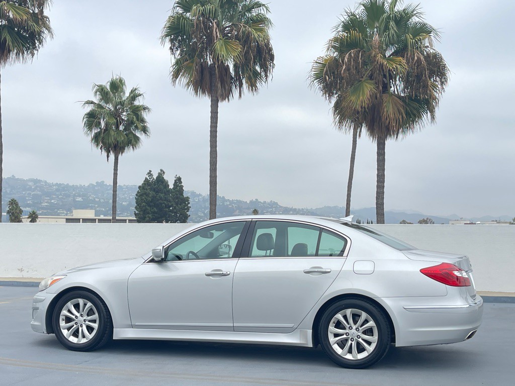 2012 Hyundai Genesis Image 15