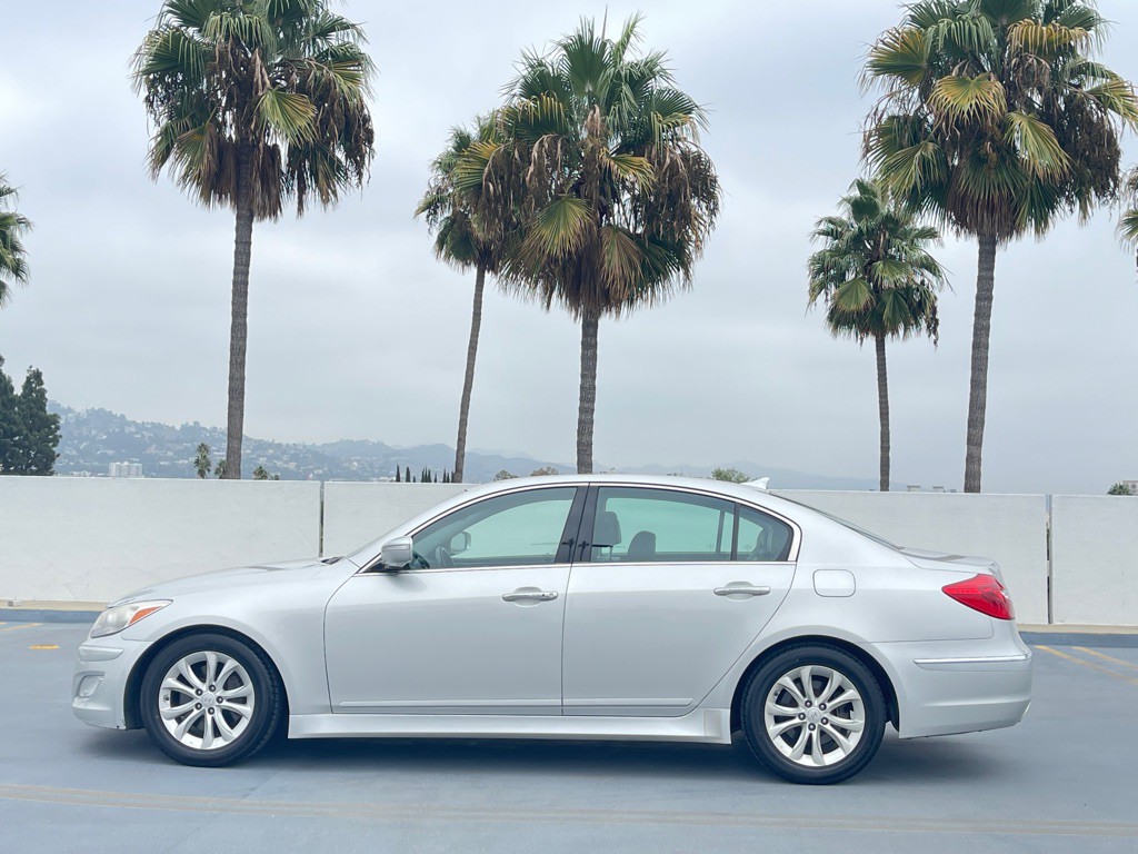 2012 Hyundai Genesis Image 16