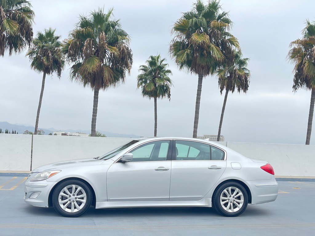 2012 Hyundai Genesis Image 17