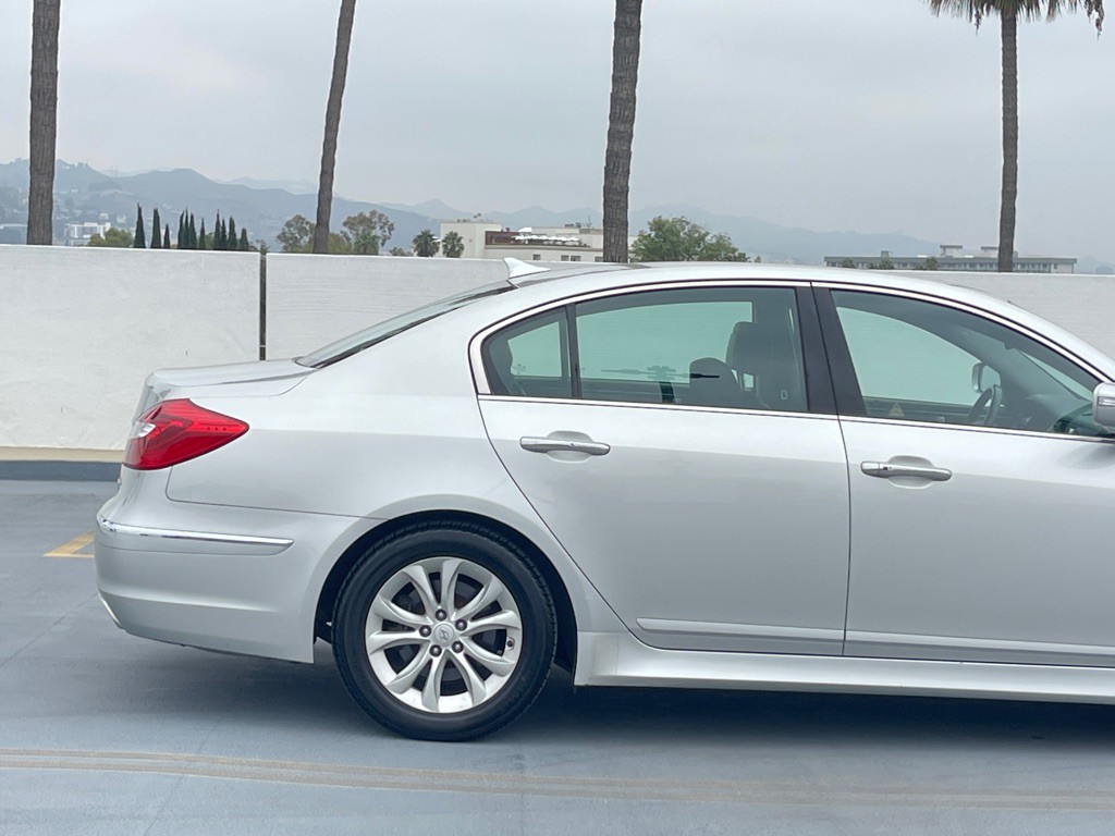 2012 Hyundai Genesis Image 28