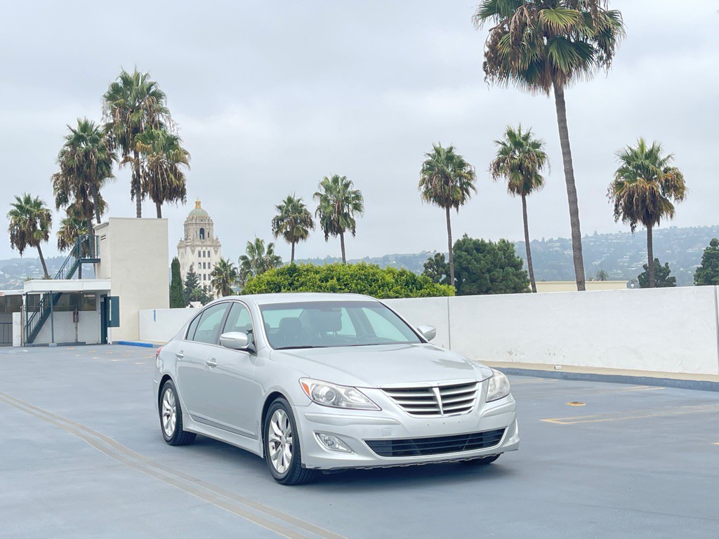 2012 Hyundai Genesis Image 32