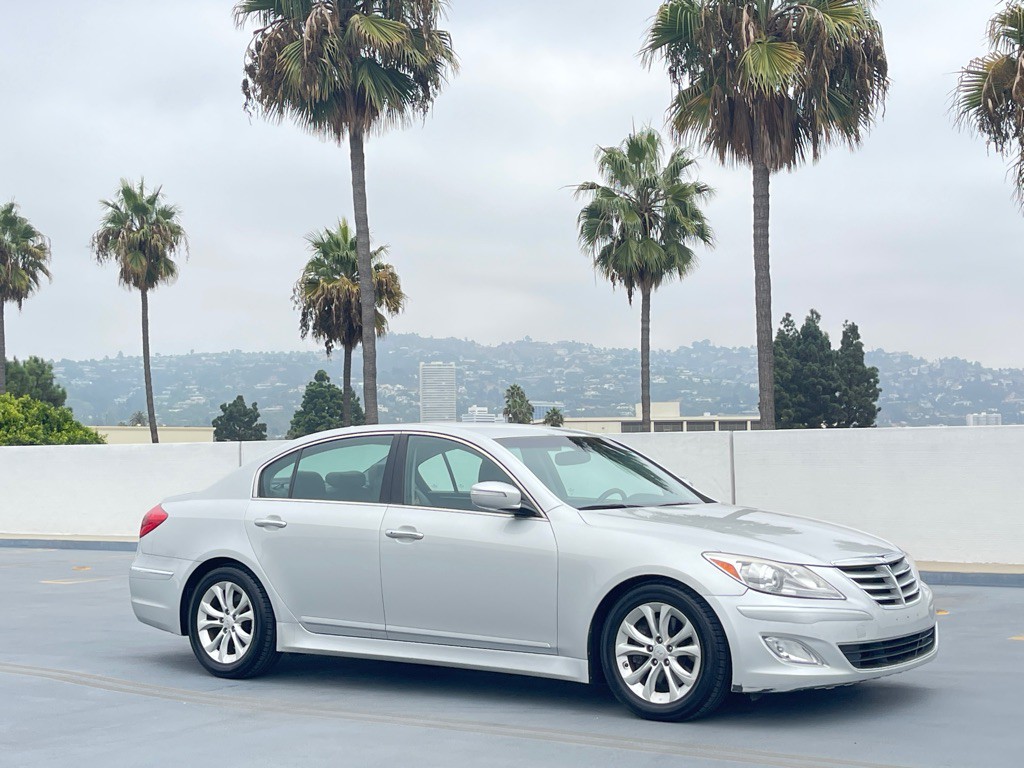 2012 Hyundai Genesis Image 35