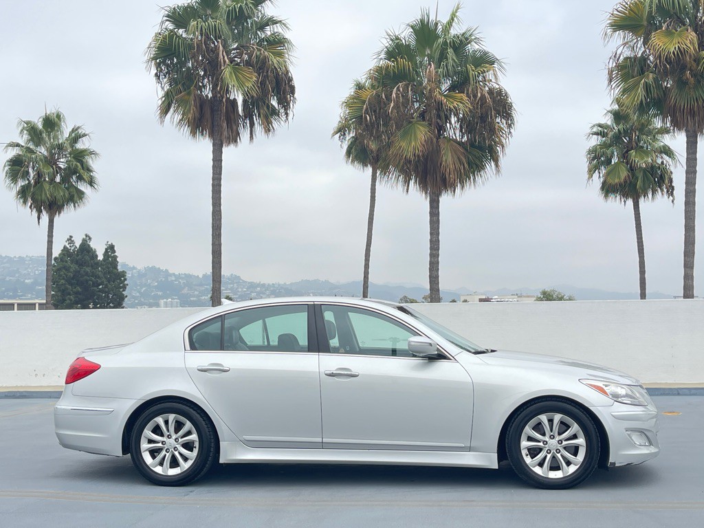 2012 Hyundai Genesis Image 38