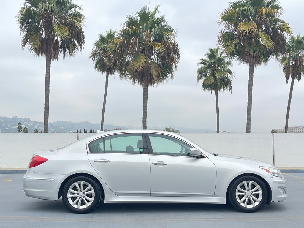 2012 Hyundai Genesis Image 39