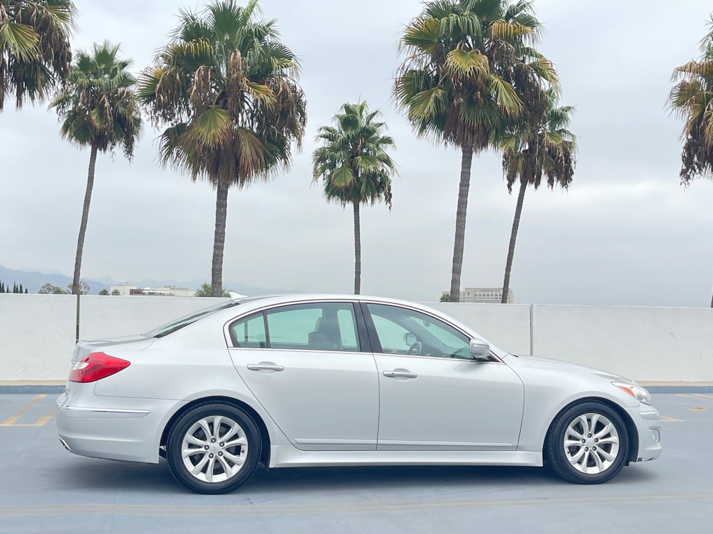 2012 Hyundai Genesis Image 40