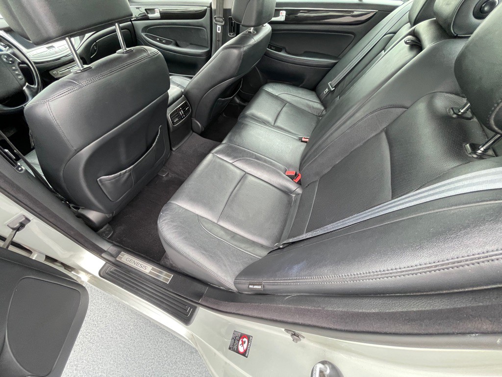 2012 Hyundai Genesis Image 71