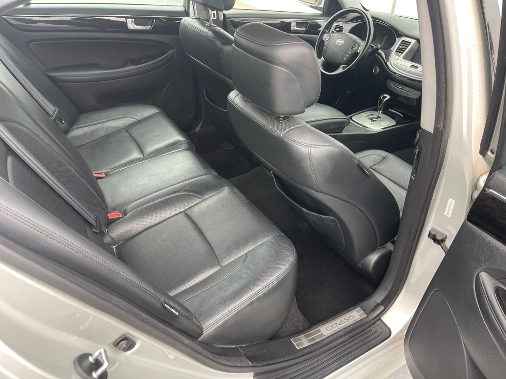 2012 Hyundai Genesis Image 76