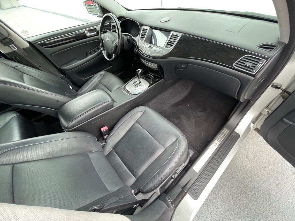 2012 Hyundai Genesis Image 82