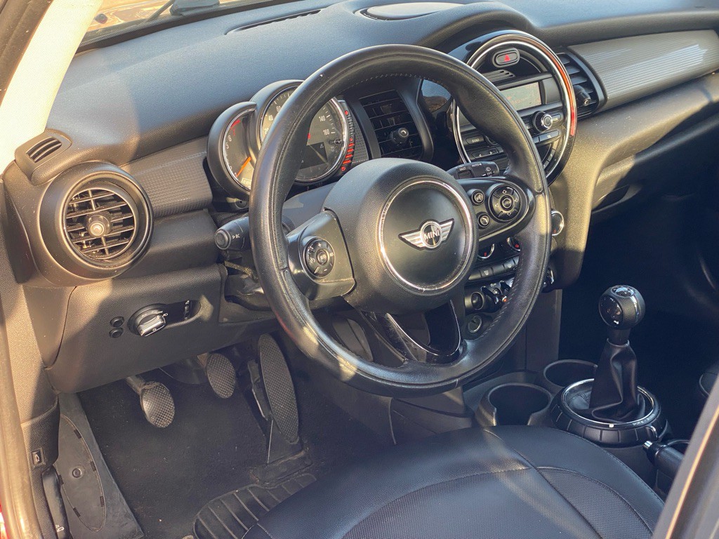 2015 MINI Cooper Image 5