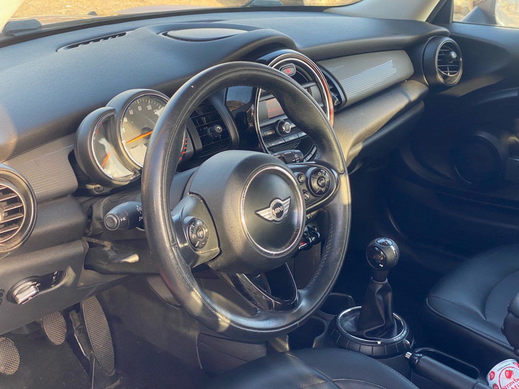 2015 MINI Cooper Image 10