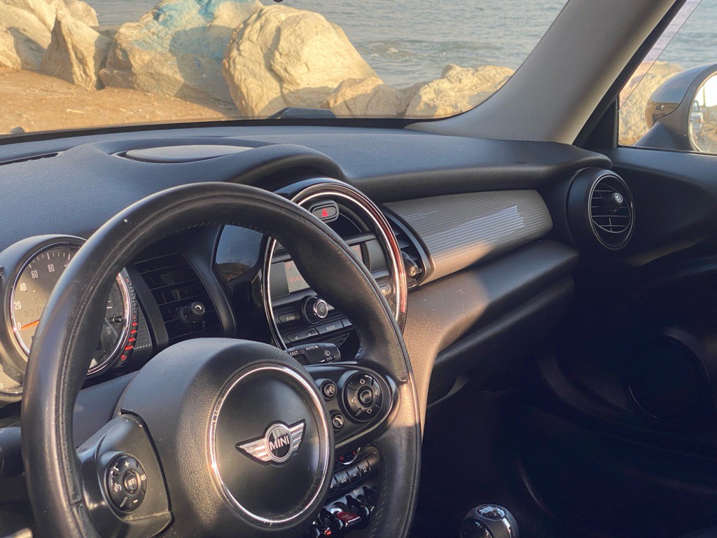 2015 MINI Cooper Image 14