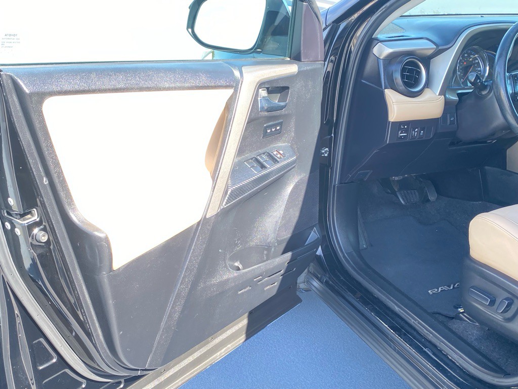 2015 Toyota Rav4 Image 17