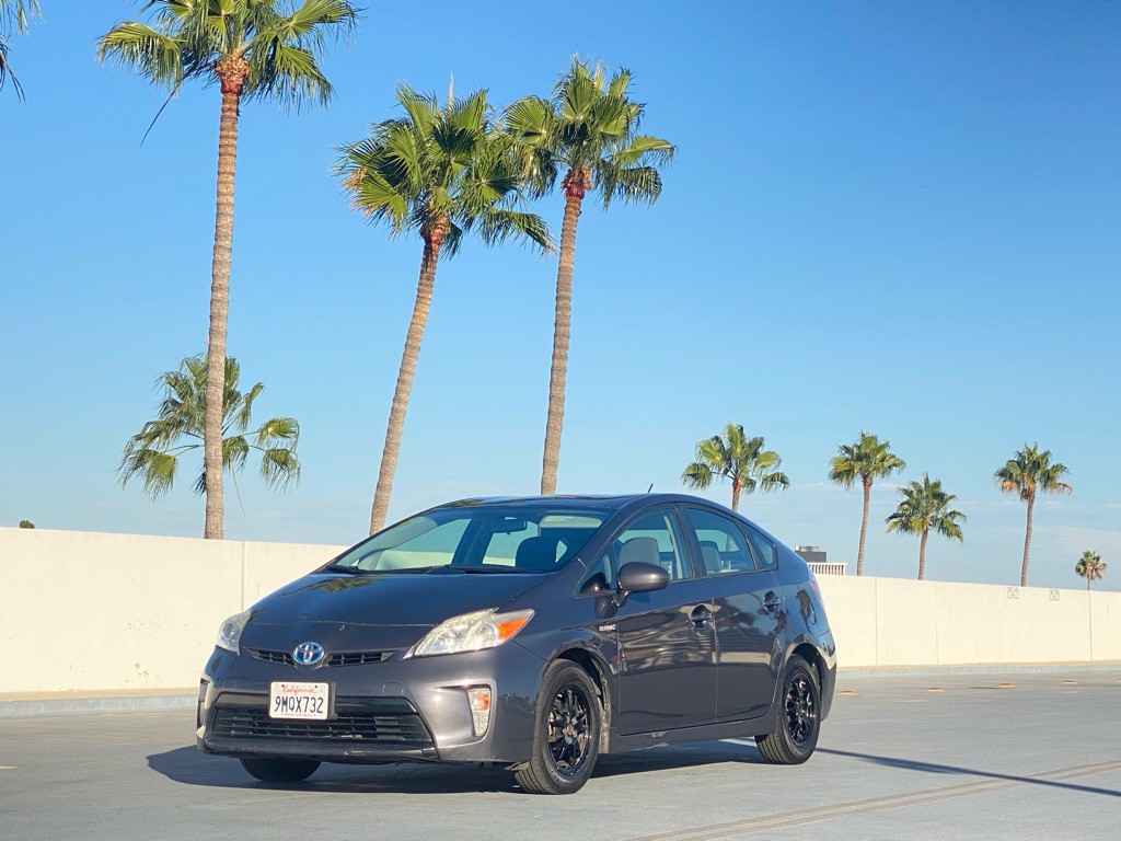 2013 Toyota Prius Image 2
