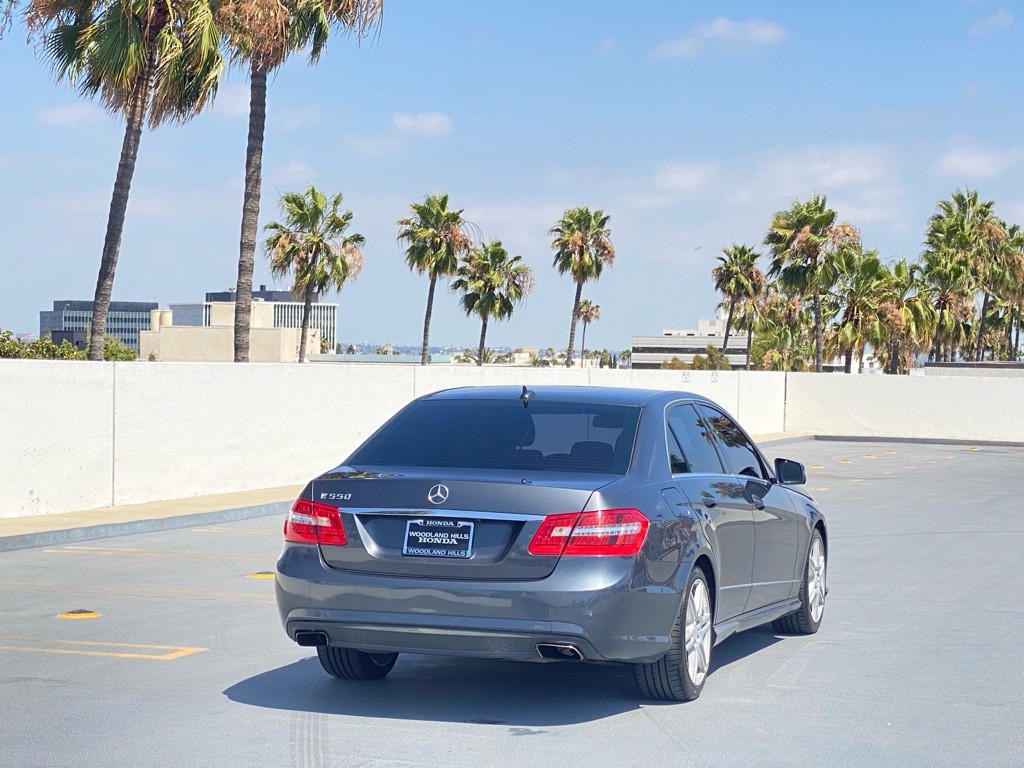 2010 Mercedes-Benz E-Class Image 3