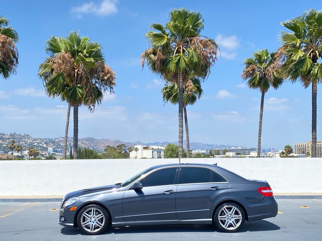 2010 Mercedes-Benz E-Class Image 4