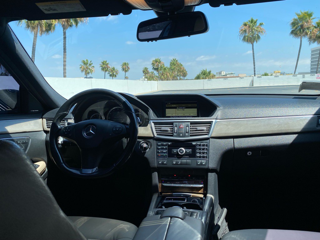 2010 Mercedes-Benz E-Class Image 6