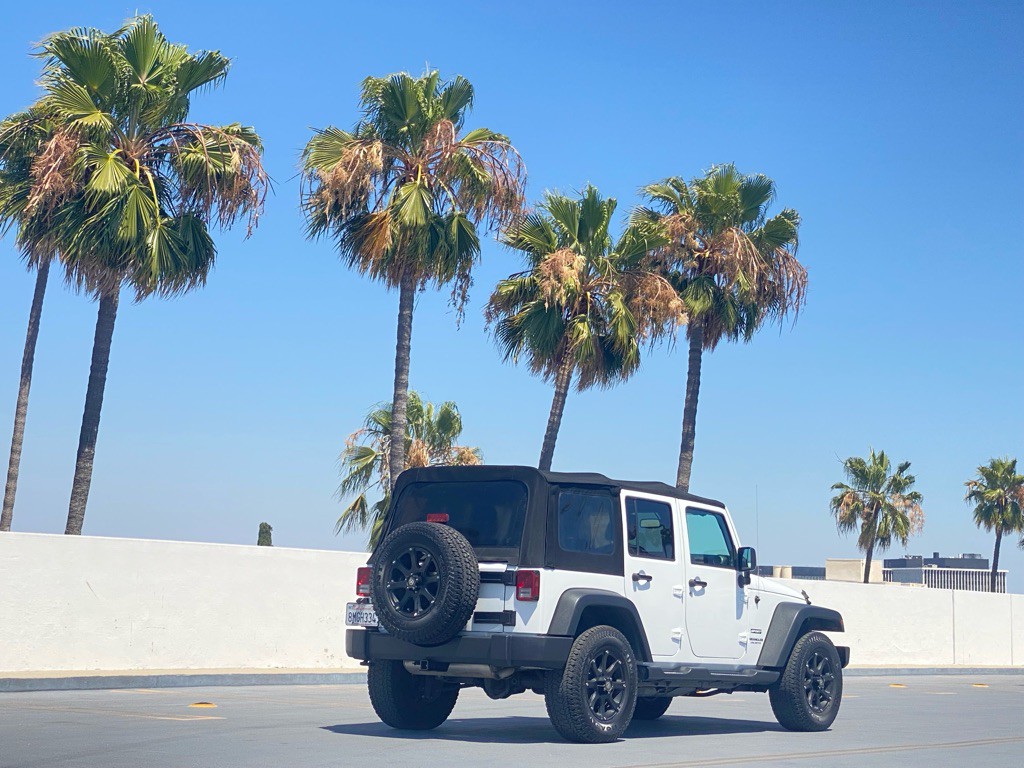 2016 Jeep Wrangler Unlimited Image 2