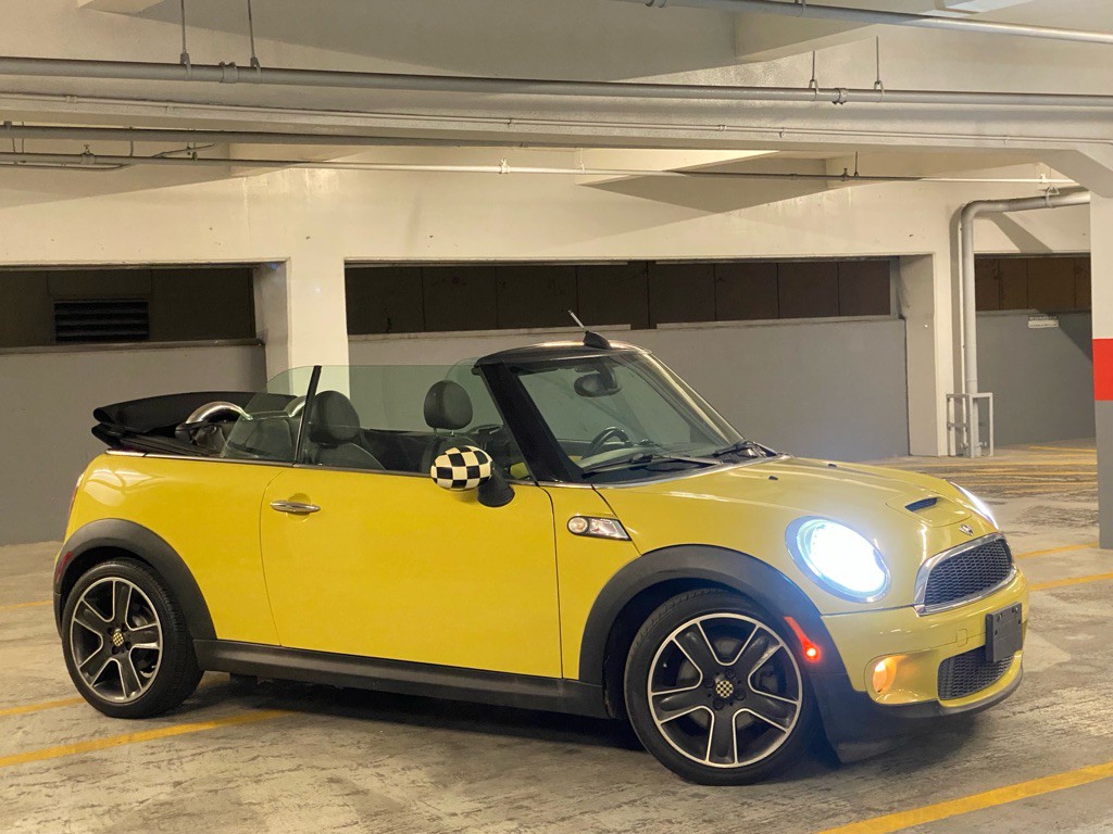 2009 MINI Cooper Image 2