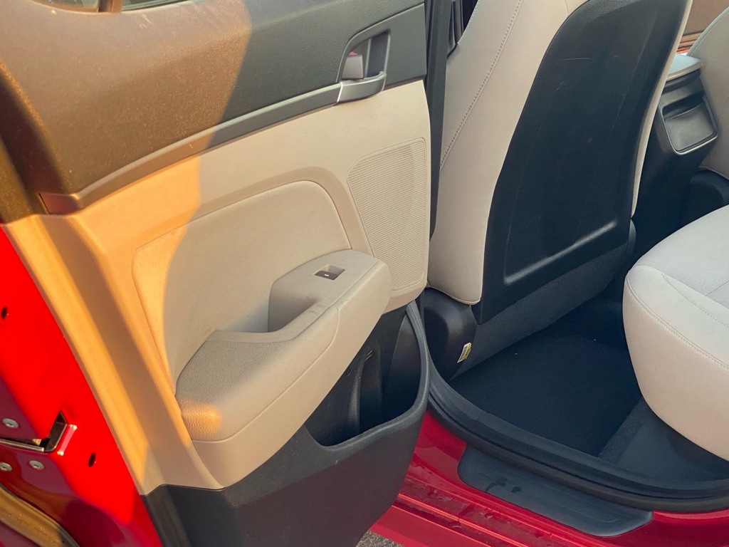 2017 Hyundai Elantra Image 21