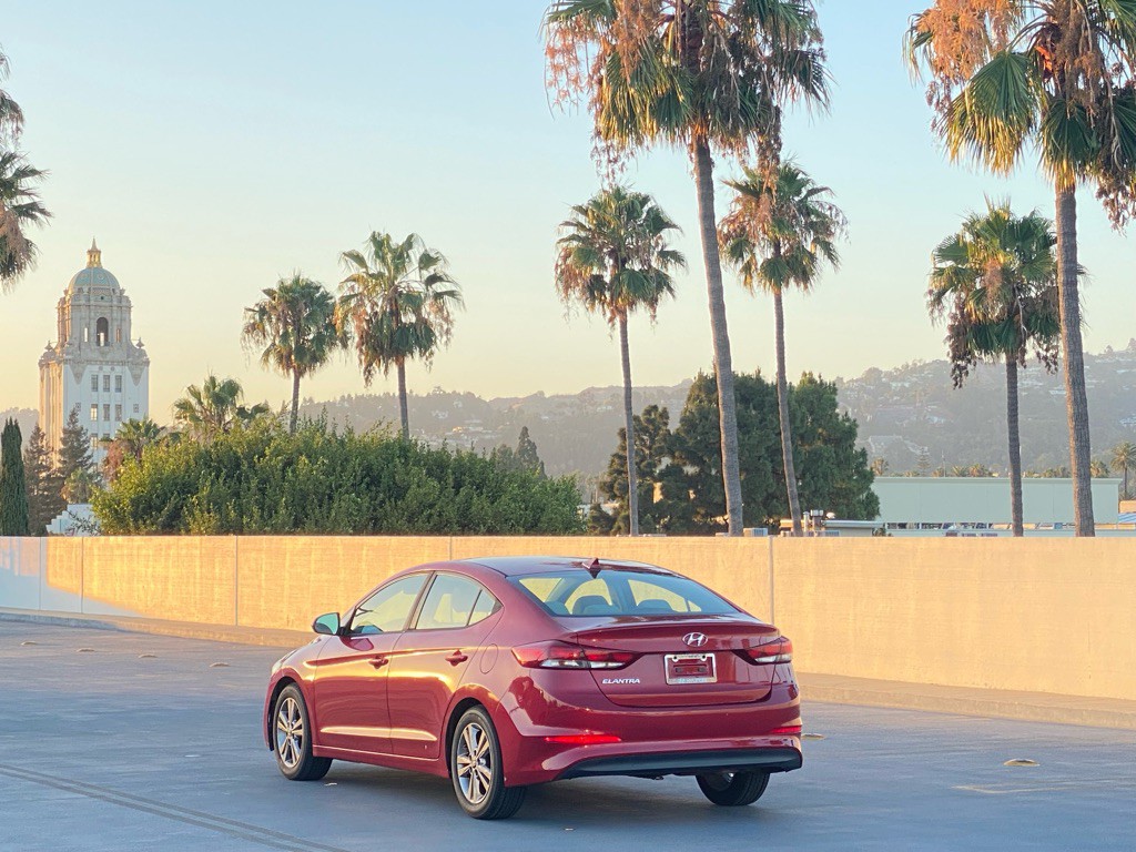 2017 Hyundai Elantra Image 4