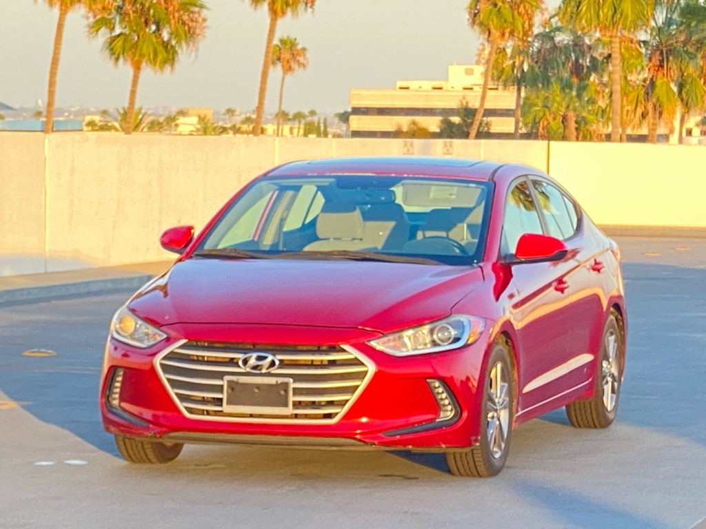 2017 Hyundai Elantra Image 3