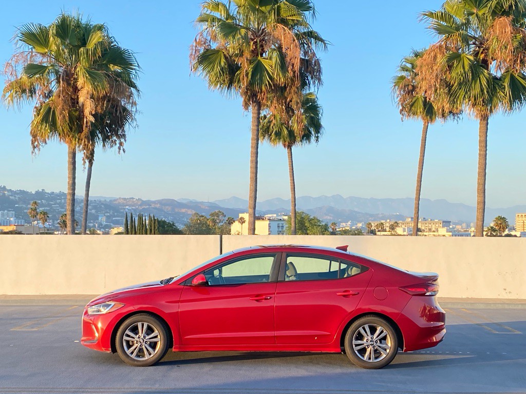 2017 Hyundai Elantra Image 1