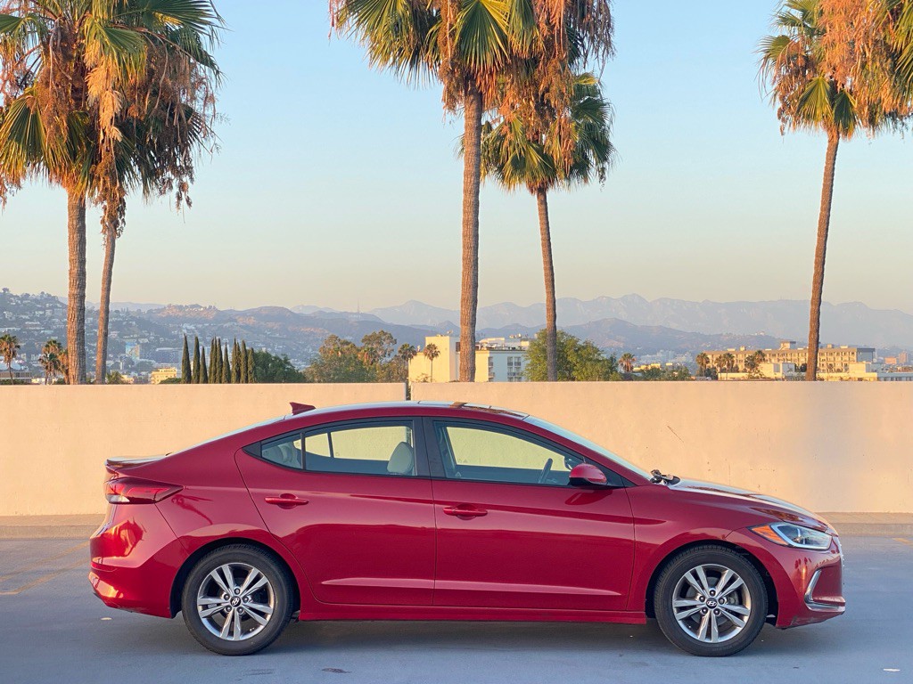 2017 Hyundai Elantra Image 2