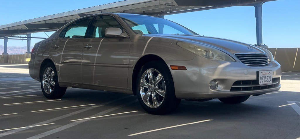 2005 Lexus ES Image 2