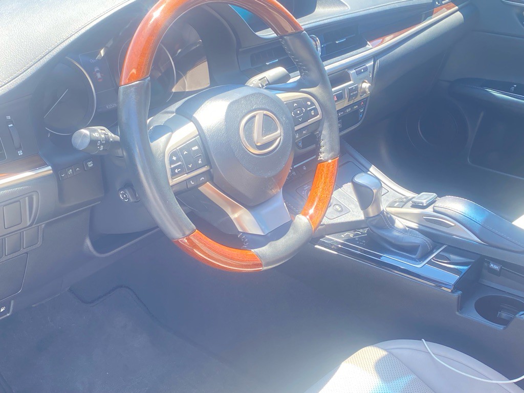 2017 Lexus ES Image 5